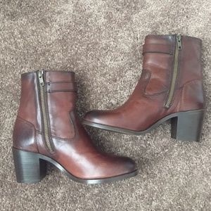 FRYE Malorie Button Short Leather Heeled Boots